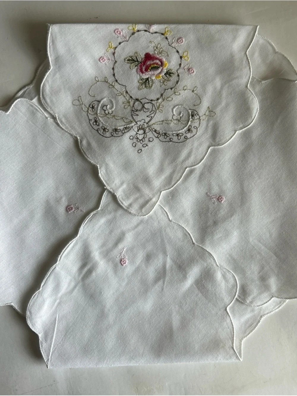 Embroidered White Floral Linen Bread Bun Warmer  - Vintage Style